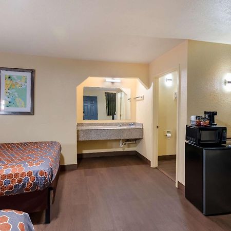 Rodeway Inn & Suites East New Orleans Ngoại thất bức ảnh