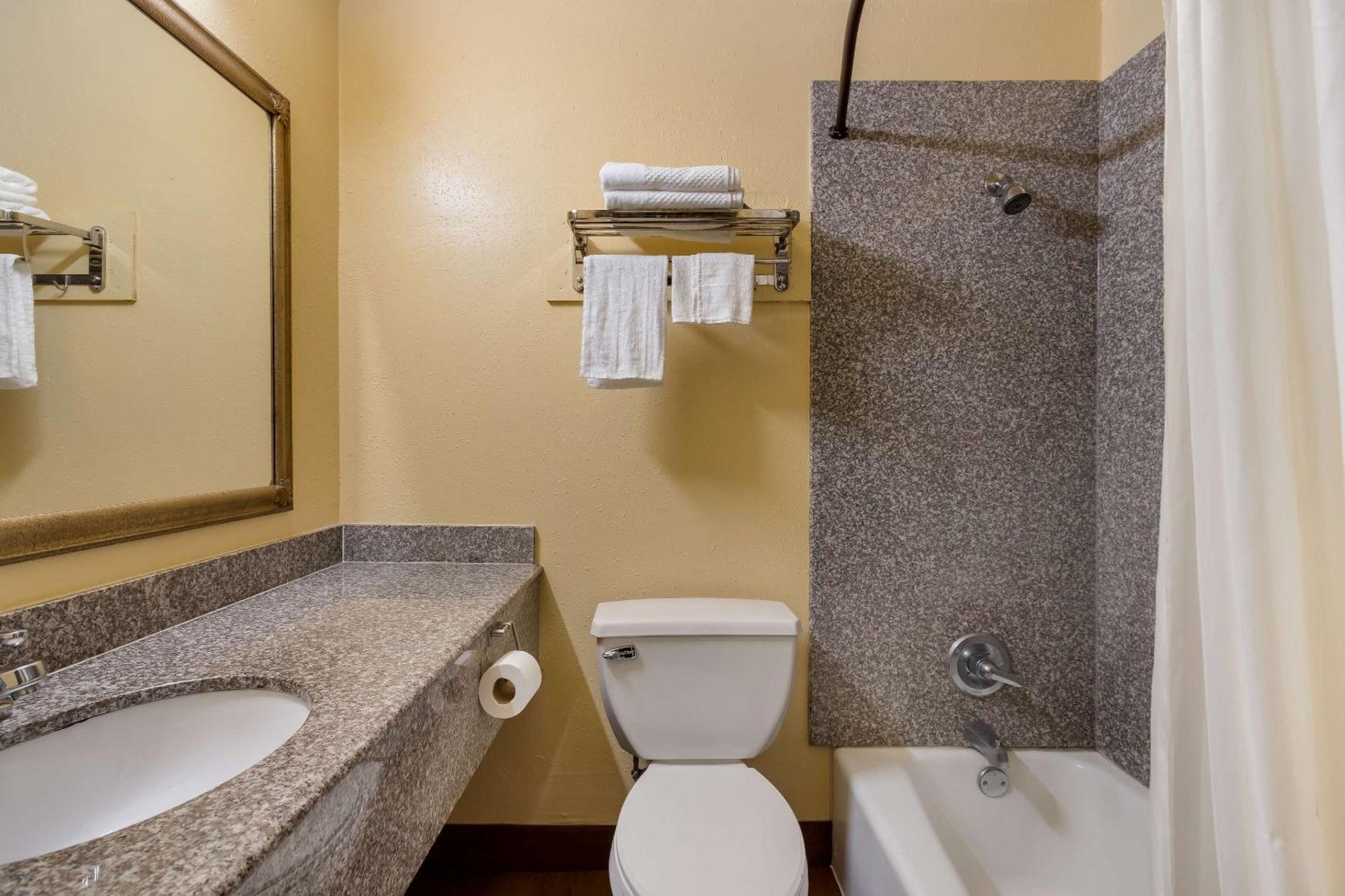 Rodeway Inn & Suites East New Orleans Ngoại thất bức ảnh