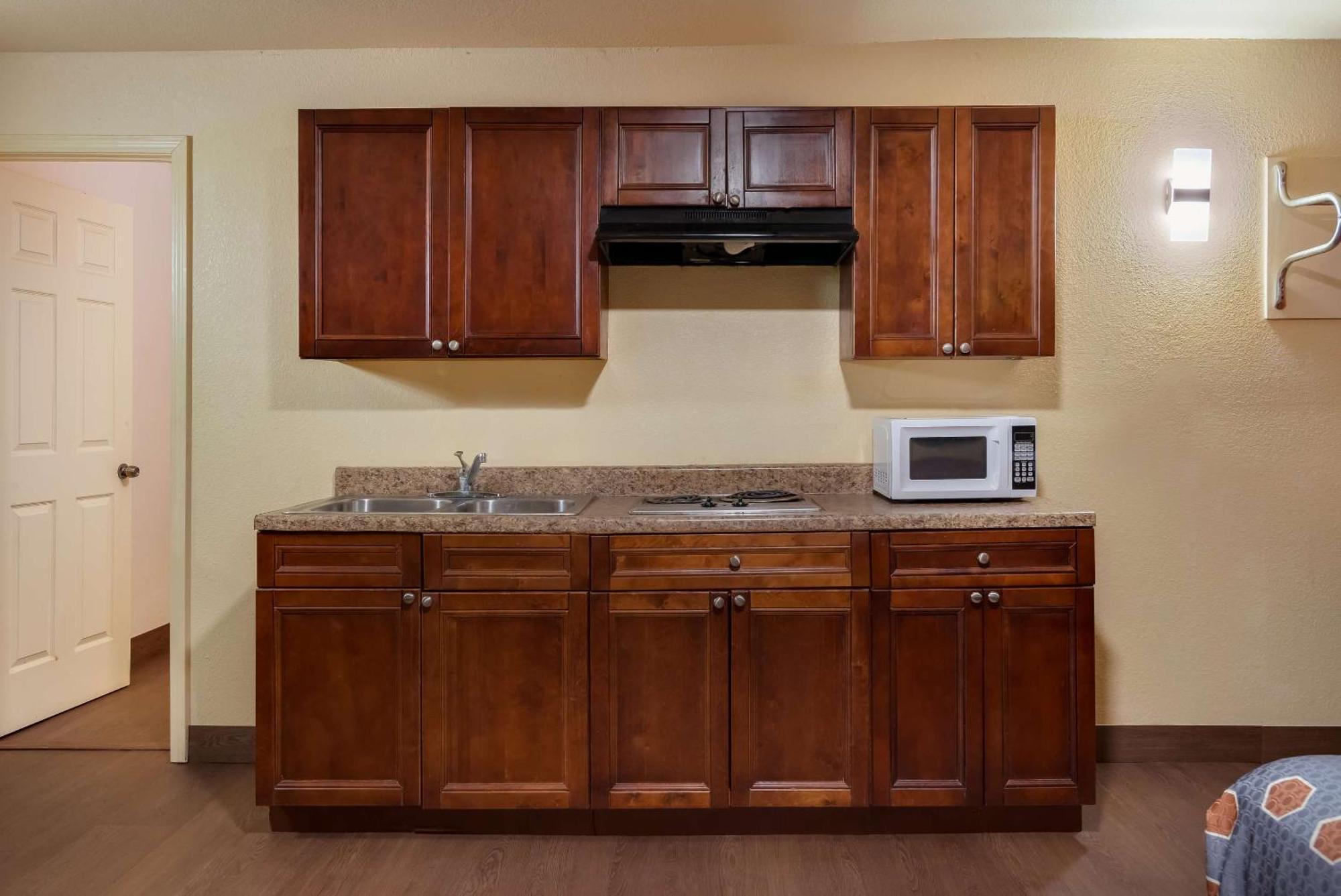 Rodeway Inn & Suites East New Orleans Ngoại thất bức ảnh